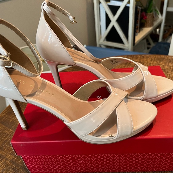 Women’s heels - Picture 1 of 4